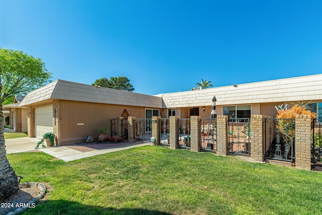 view of front facade featuring a front yard and a garage