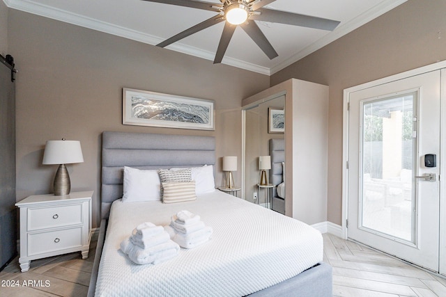 bedroom with ornamental molding, access to outside, a barn door, and ceiling fan