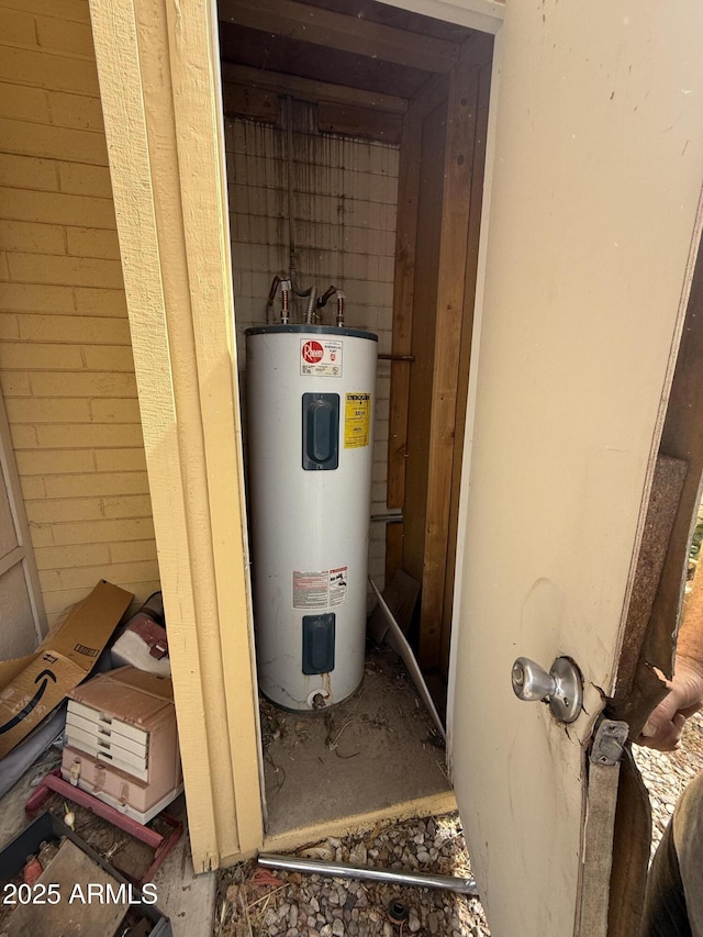 9054 E Crescent Ave, Mesa, AZ 85208 - utilities featuring water heater
