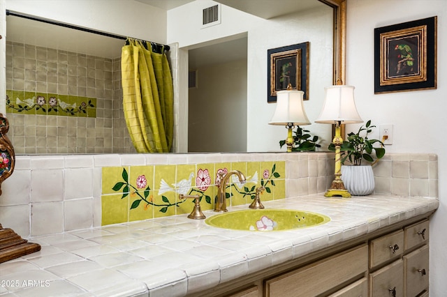 4316 N 40th St, Phoenix, AZ 85018 - bathroom with tasteful backsplash, vanity, and a shower with shower curtain