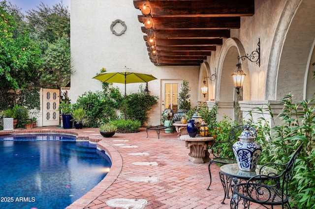 4316 N 40th St, Phoenix, AZ 85018 - swimming pool featuring a patio