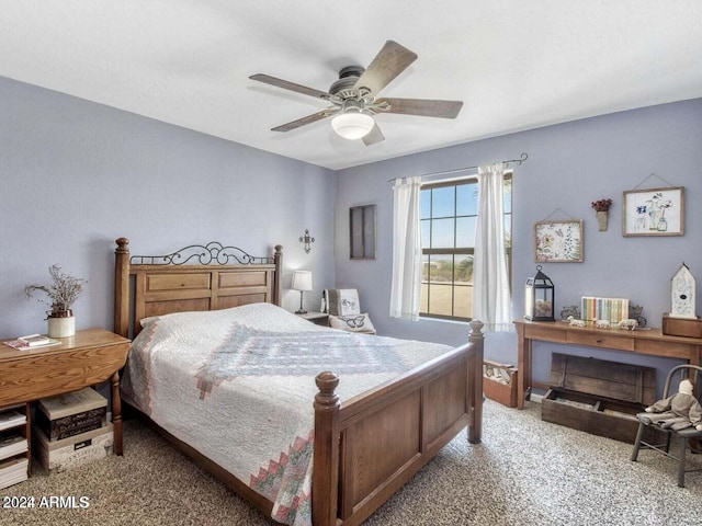 bedroom with ceiling fan