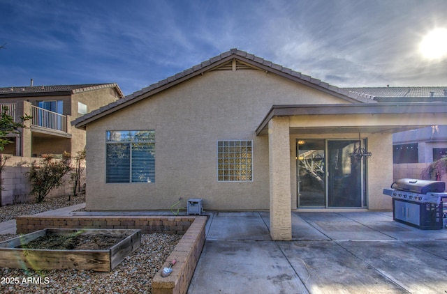 4714 E Paso Trl, Phoenix, AZ 85050 - back of property with a garden, stucco siding, a tile roof, and a patio area