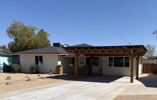 view of front of property featuring a carport