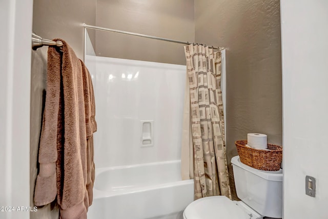 bathroom featuring toilet and shower / tub combo