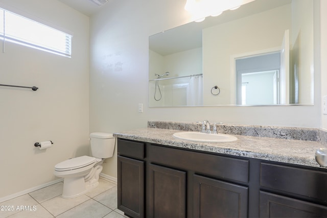 full bathroom featuring a shower with shower curtain, toilet, vanity, baseboards, and tile patterned floors