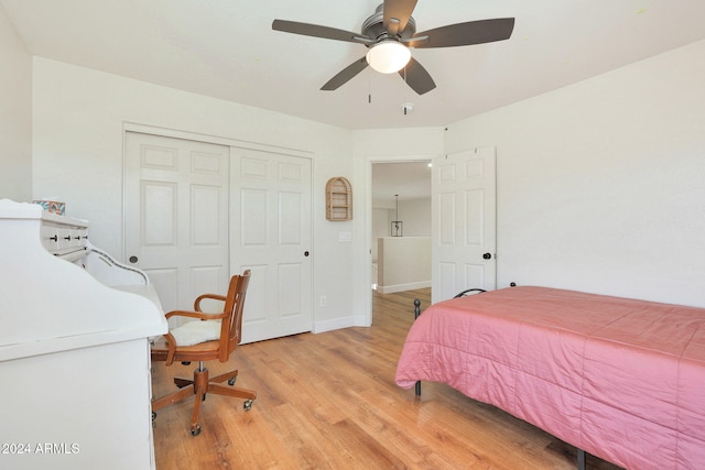 bedroom featuring light hardwood / wood-style flooring, a closet, and ceiling fan