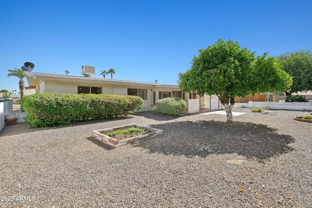 11044 W Cheryl Dr, Sun City, AZ 85351 - view of front of house featuring fence
