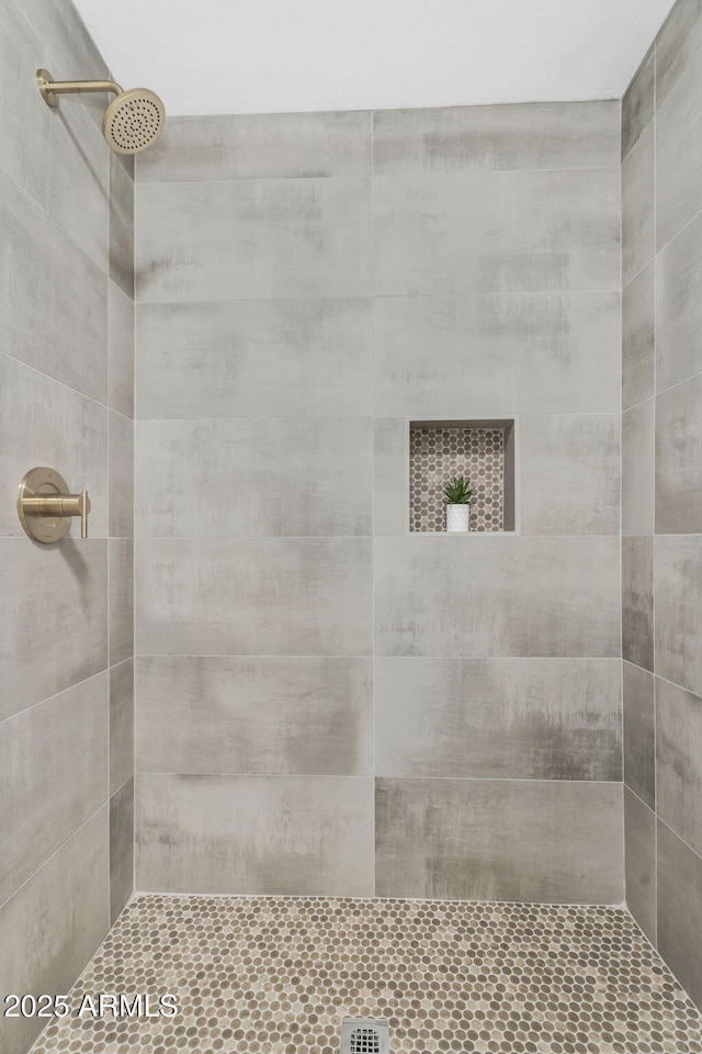 25810 S Boxwood Dr, Sun Lakes, AZ 85248 - full bathroom with a tile shower