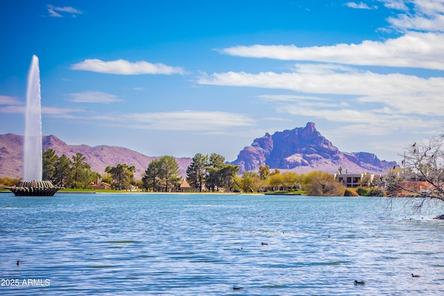 water view with a mountain view