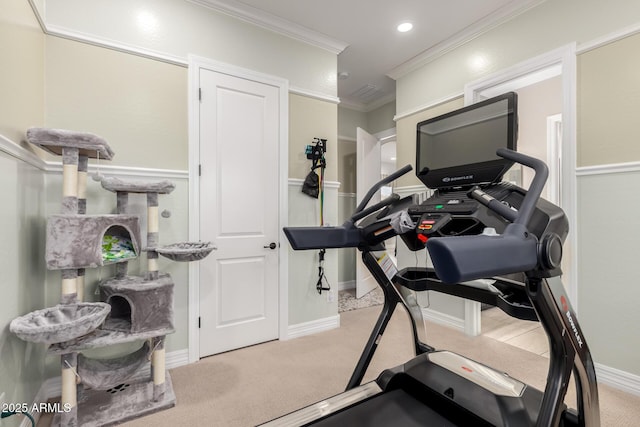 workout room featuring carpet floors, recessed lighting, crown molding, and baseboards