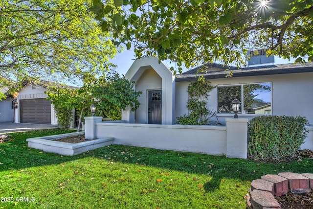 view of front facade featuring a front yard and a garage