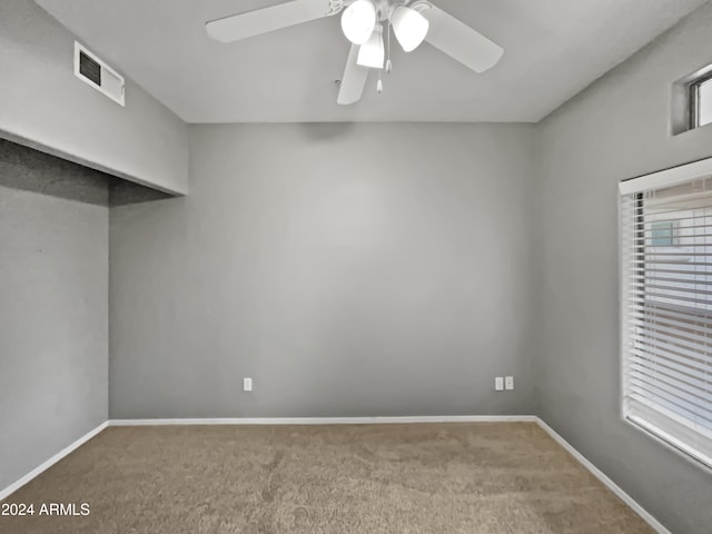 carpeted empty room featuring ceiling fan