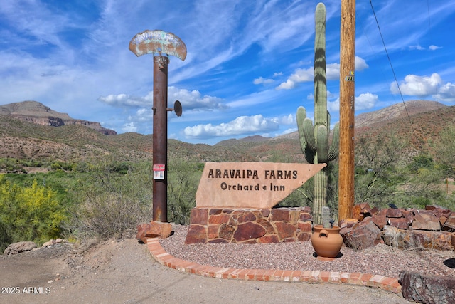 community / neighborhood sign with a mountain view