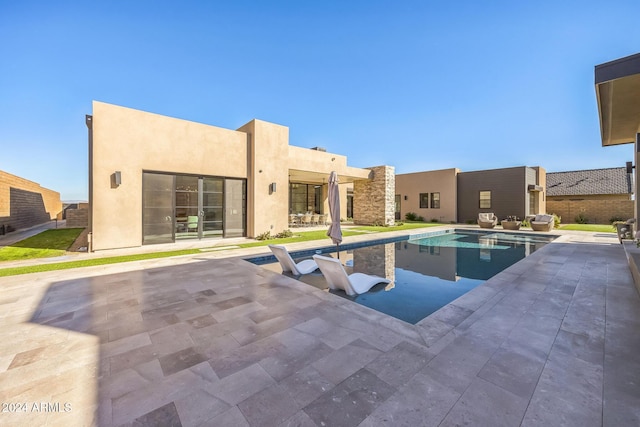 view of swimming pool featuring a patio