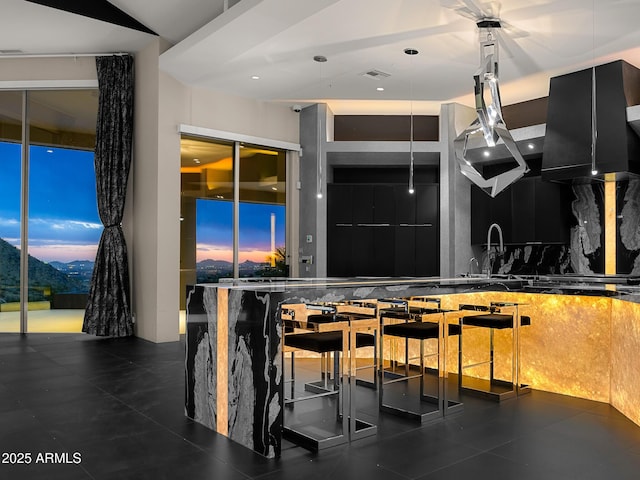 interior space featuring visible vents, backsplash, and modern cabinets