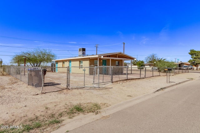 423 W Phoenix Ave, Eloy, AZ 85131 - view of front of home with fence