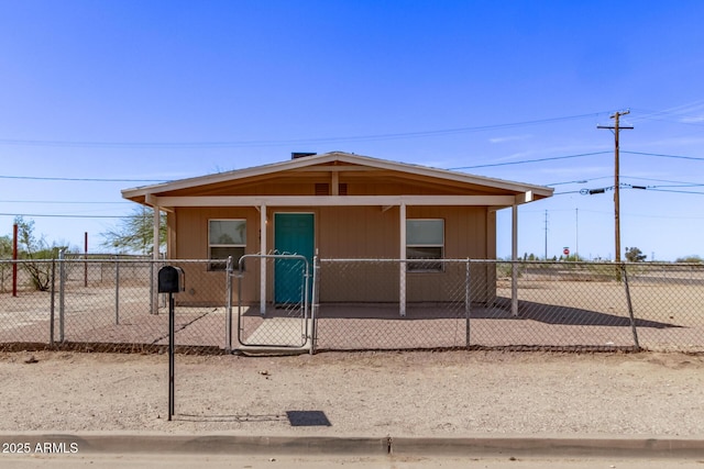 423 W Phoenix Ave, Eloy, AZ 85131 - view of front of home featuring a gate and fence
