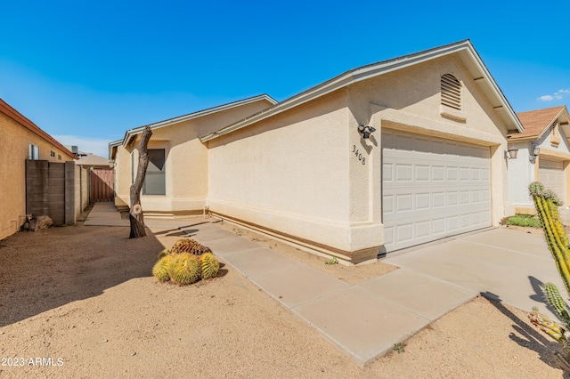 view of front facade featuring a garage