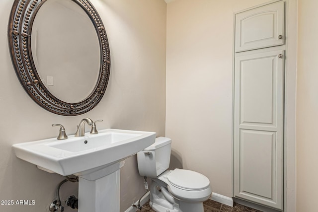 2807 N 8th Ave, Phoenix, AZ 85007 - half bathroom featuring baseboards and toilet