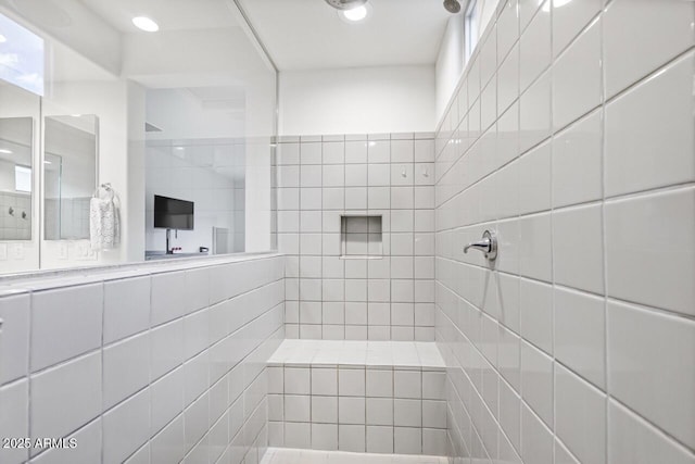 8521 S 67th Dr, Laveen, AZ 85339 - bathroom featuring a tile shower