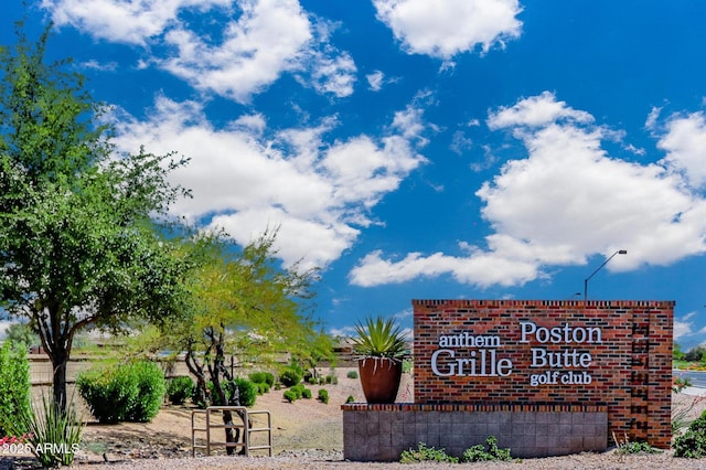 view of community / neighborhood sign