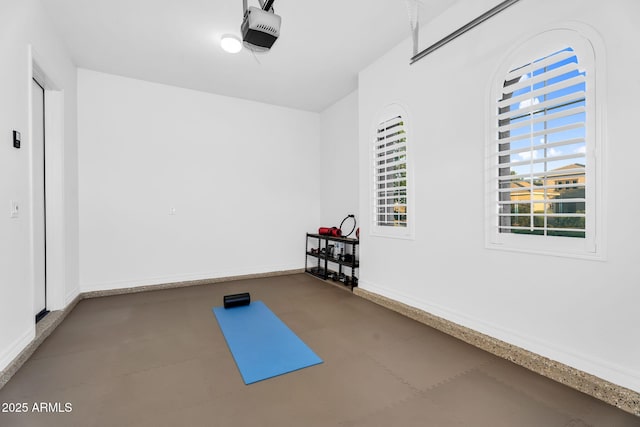 workout area with baseboards