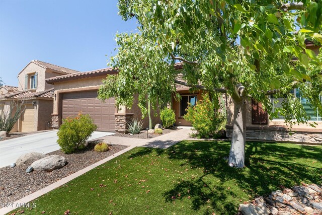 view of front of property featuring a garage and a front yard