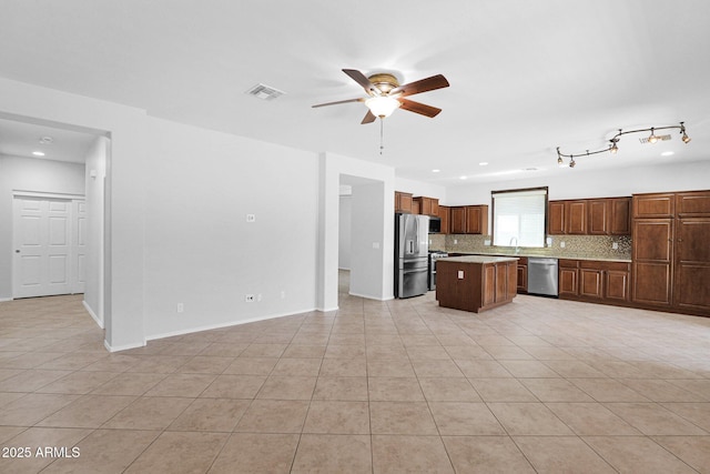8710 N 182nd Ave, Waddell, AZ 85355 - kitchen featuring visible vents, a sink, tasteful backsplash, a ceiling fan, and stainless steel appliances