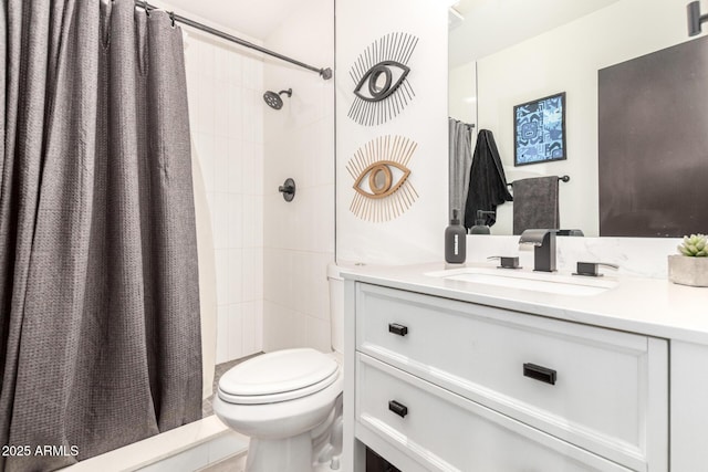 bathroom featuring toilet, a shower with shower curtain, and vanity