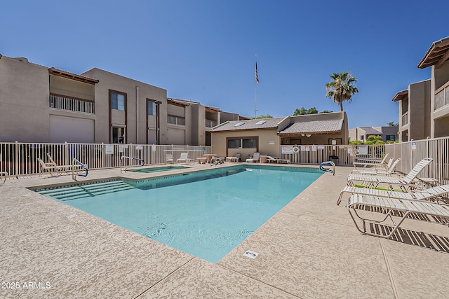 205 N 74th St Unit 261, Mesa, AZ 85207 - community pool with a community hot tub, a patio, and a residential view