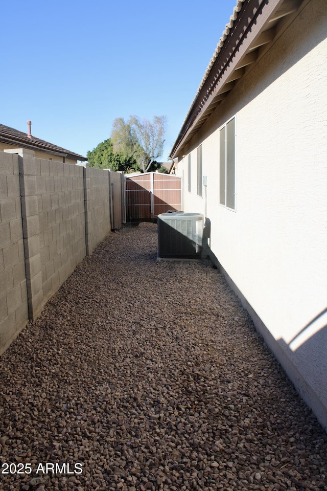 view of yard featuring cooling unit