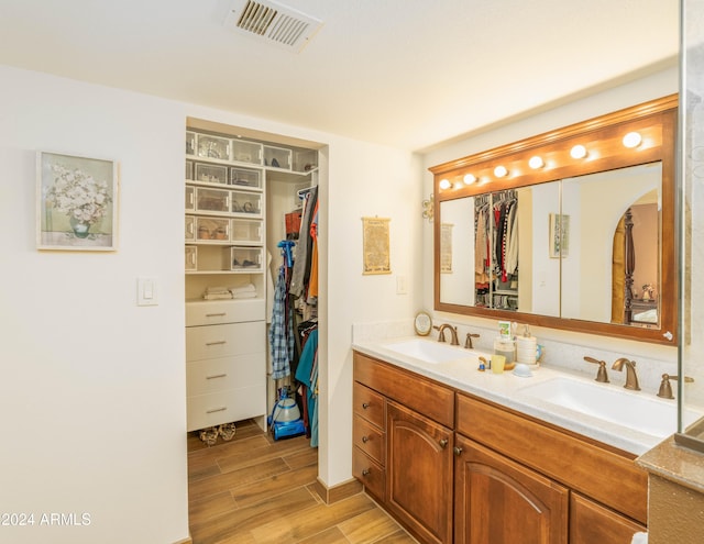 5119 W Onyx Ave, Glendale, AZ 85302 - bathroom with a sink, visible vents, wood finish floors, and a walk in closet