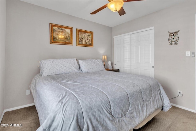 carpeted bedroom featuring a ceiling fan, a closet, and baseboards