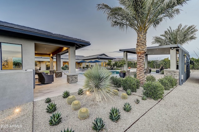 view of patio featuring an outdoor hangout area