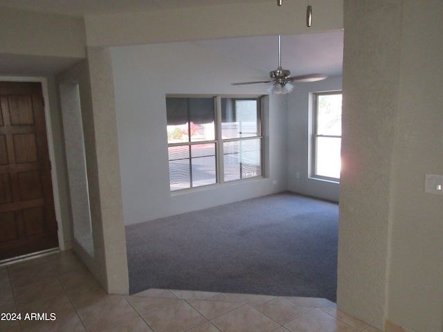 foyer featuring light tile patterned floors and ceiling fan