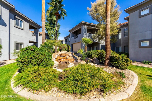 view of yard with a residential view