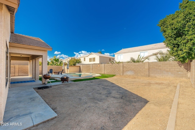 view of yard with a patio area