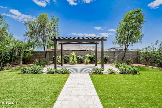 view of yard featuring a pergola