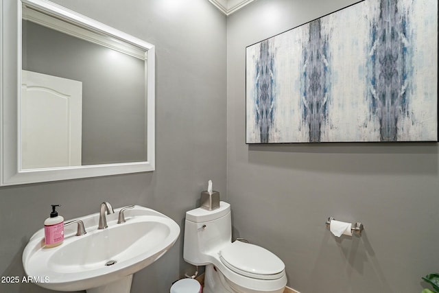 bathroom featuring toilet and sink