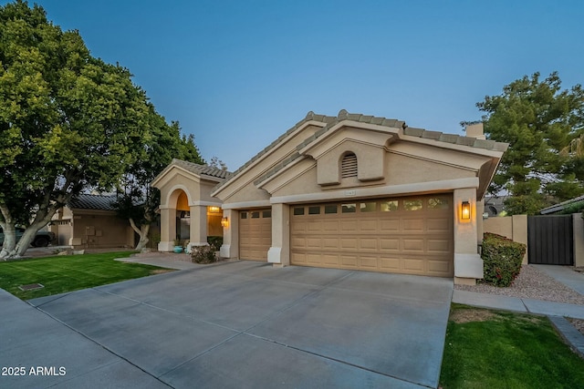 view of front of house featuring a garage and a front yard