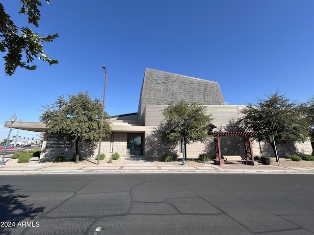 view of front of property featuring brick siding