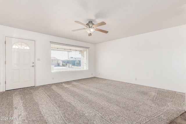 carpeted foyer with ceiling fan