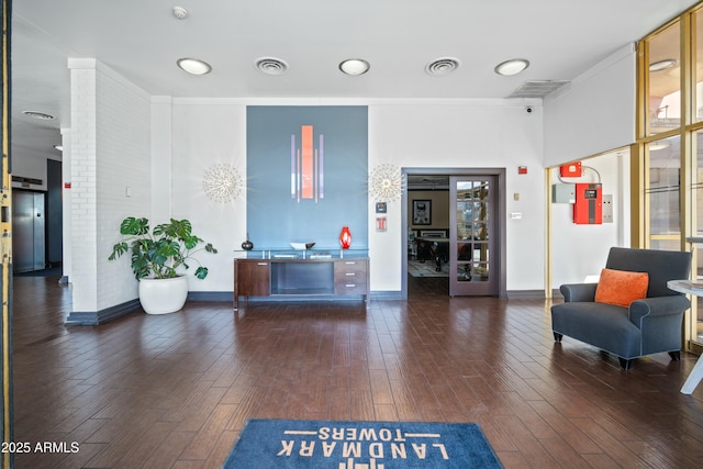 common area featuring visible vents