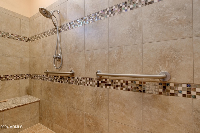 room details featuring tiled shower