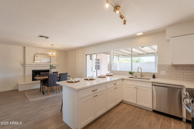 3118 S Los Altos Dr, Mesa, AZ 85202 - kitchen with appliances with stainless steel finishes, a sink, light wood-style floors, and light countertops