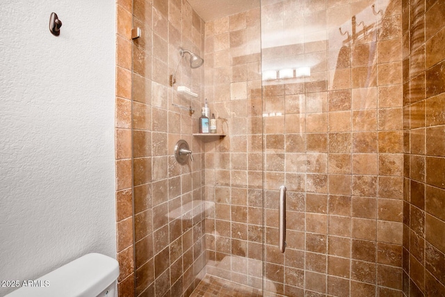 bathroom featuring tiled shower and toilet