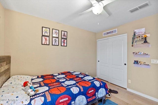 4657 E Matt Dillon Trl, Cave Creek, AZ 85331 - bedroom with wood finished floors, a closet, a ceiling fan, and baseboards