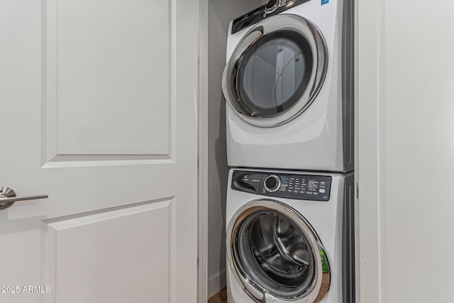 3131 N Central Ave Unit 7004, Phoenix, AZ 85012 - laundry area with stacked washer / dryer