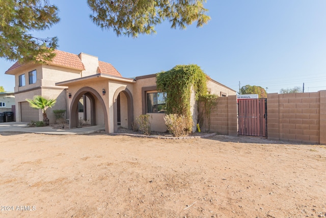 view of front facade with a garage